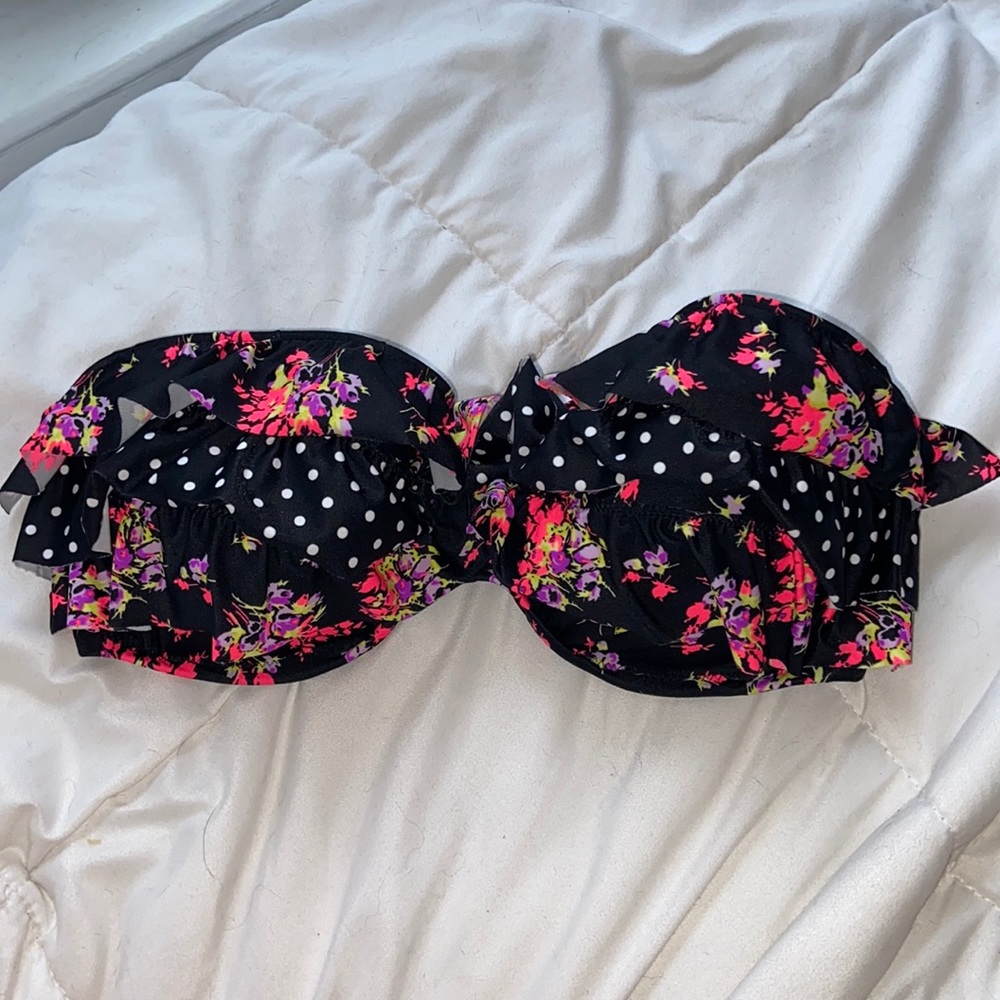 2 Bikini tops